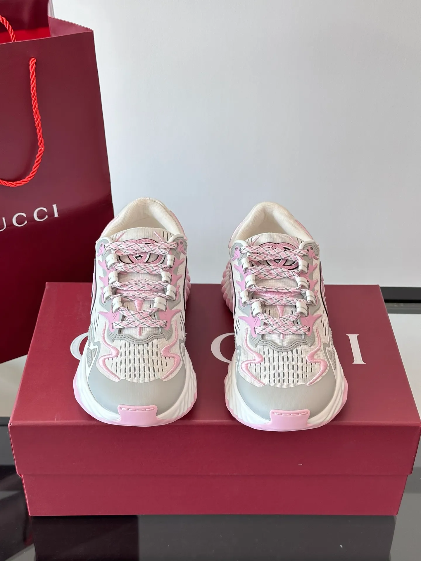 Men's Men's Shoes💰p760 "Gucc*" Ri Men's Men's Shoes💰p Men's Men's Shoes💰ple Series 2024ss👫Couple Style Casual Sports Shoes, buy the original and accurately reproduce it! Restore the quality of details, Gucci Ri men's shoes 💰p men's shoes 💰ple series sports shoes are made with innovative stitching technology to create a flowing texture like water. The leather design is paired with three-dimensional interlocking Double G leather patches and Gucci letter metal accessories, creating a free flowing texture of the entire shoe with a 3D effect. A classic and versatile piece that feels super comfortable on your feet! Male 39-44 Female 35-39